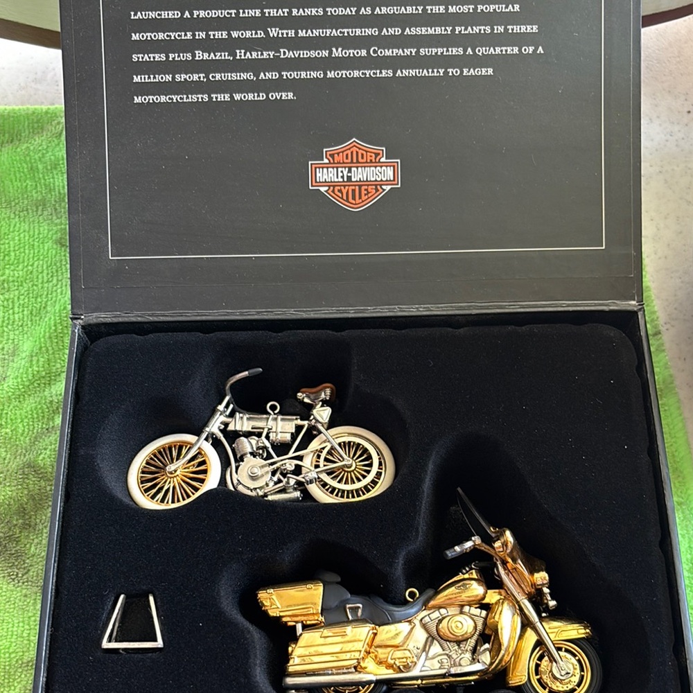 Harley-Davidson Gold and Silver Motorcycle Model Duo 100th Anniversary Edition